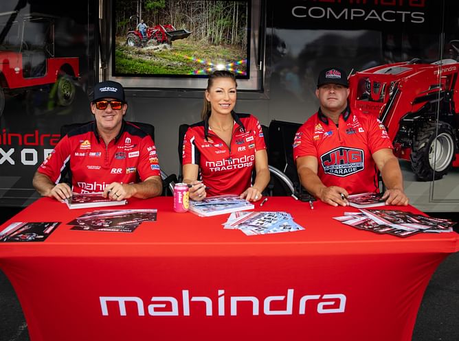 "She's not sitting on her hands": Tony Stewart praises Leah Pruett's balance of motherhood and NHRA team responsibilities
