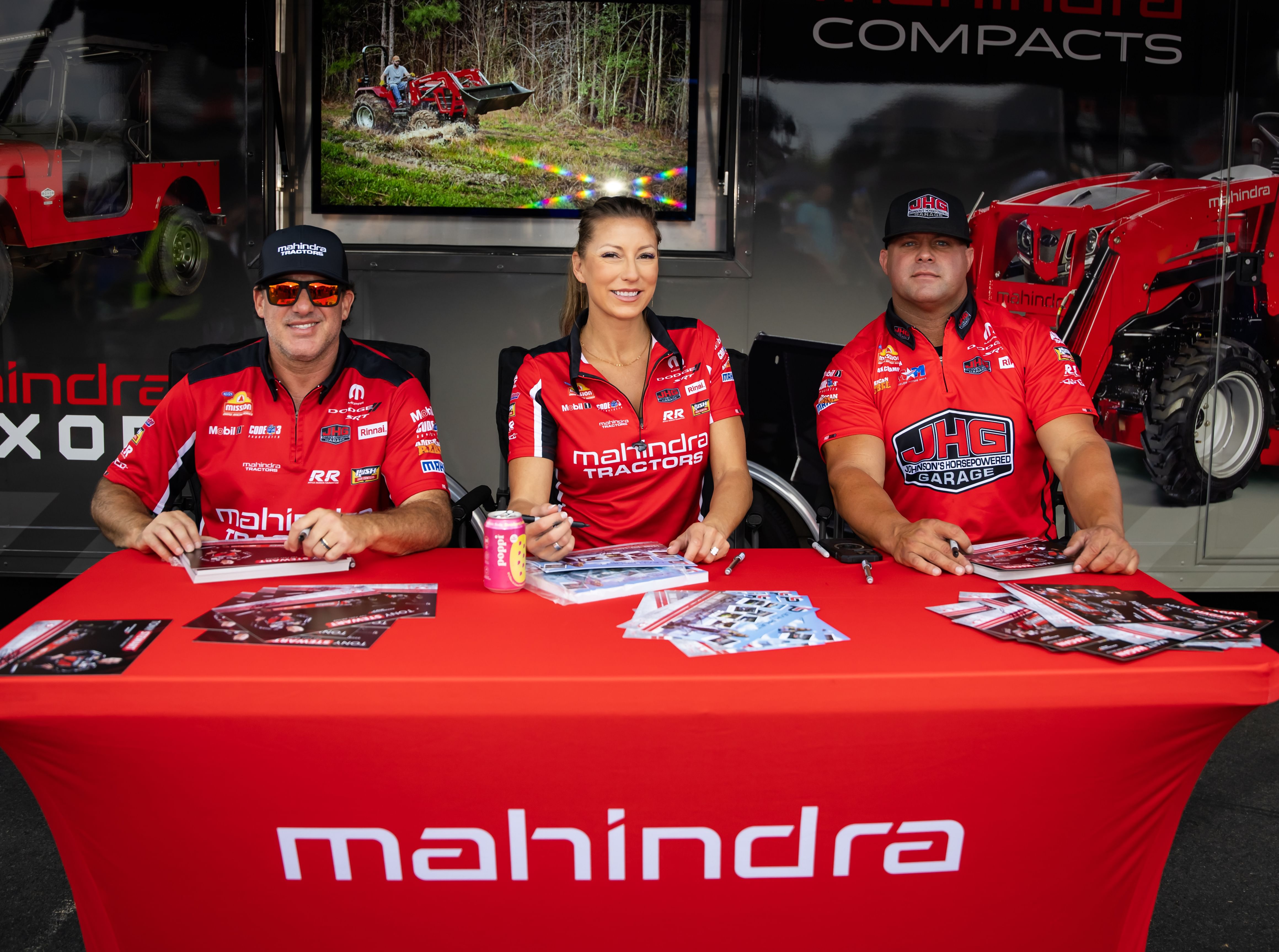 Tony Stewart (left), wife Leah Pruett (center) and funny car driver Matt Hagan pose for a photo during qualifying for the Carolina Nationals at zMax Dragway - Source: Imagn