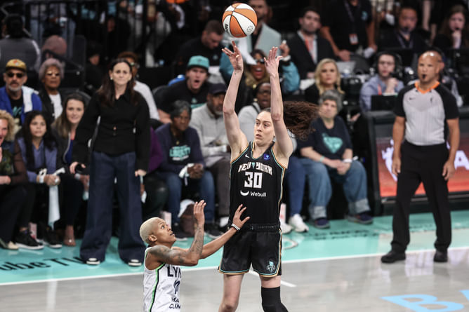 Breanna Stewart drops 3-word reaction as wife Marta Xargay 'has a blast' with their children