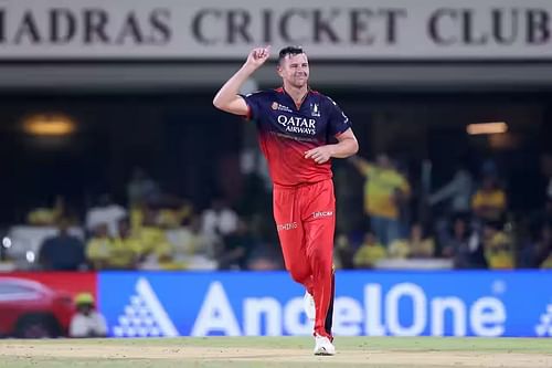Josh Hazlewood registered figures of 3/21 in four overs in RCB's IPL 2025 clash against CSK. [P/C: iplt20.com]