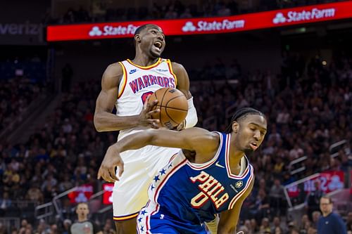 Golden State Warriors forward Jonathan Kuminga collides with Philadelphia 76ers guard Tyrese Maxey at Chase Center. Photo Credit: Imagn