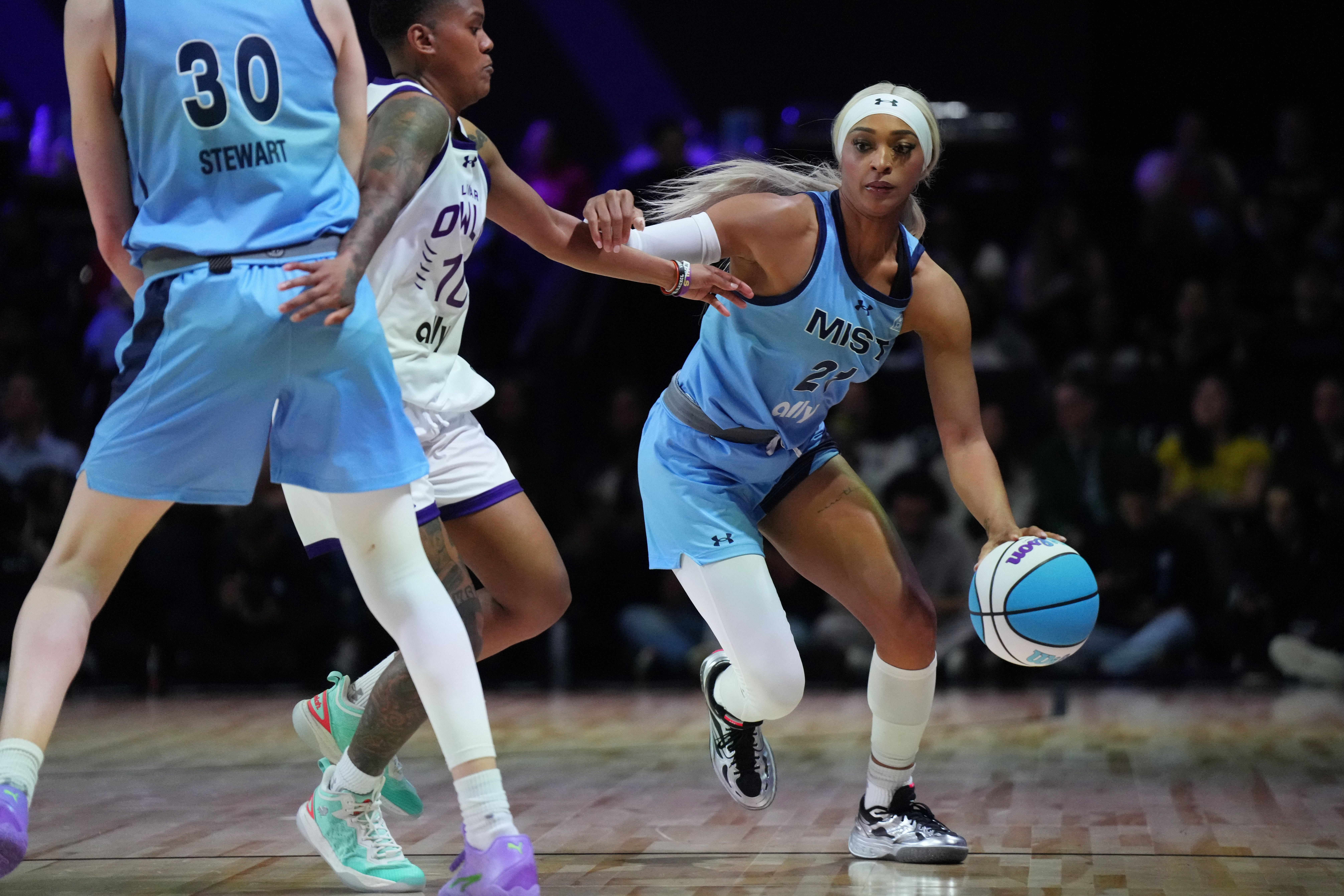 DiJonai Carrington of the Mist drives past Courtney Williams of the Lunar Owls at the Unrivaled women&rsquo;s professional basketball league at Wayfair Arena. Photo Credit: Imagn