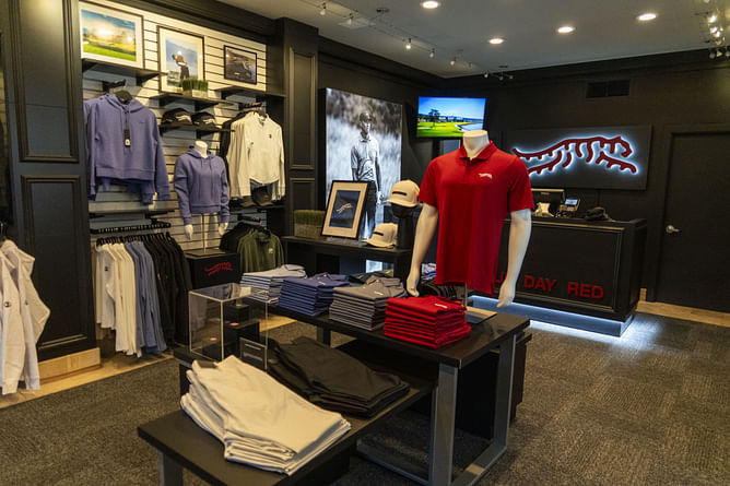 Amateur star rocks Tiger Woods' Sun Day Red logo for historic round on the DP World Tour