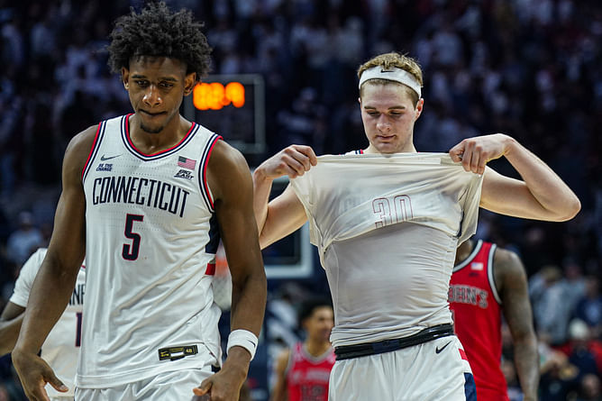 UConn freshman Liam McNeeley drops 3-word reaction as teammate Tarris Reed Jr wins Big East honor