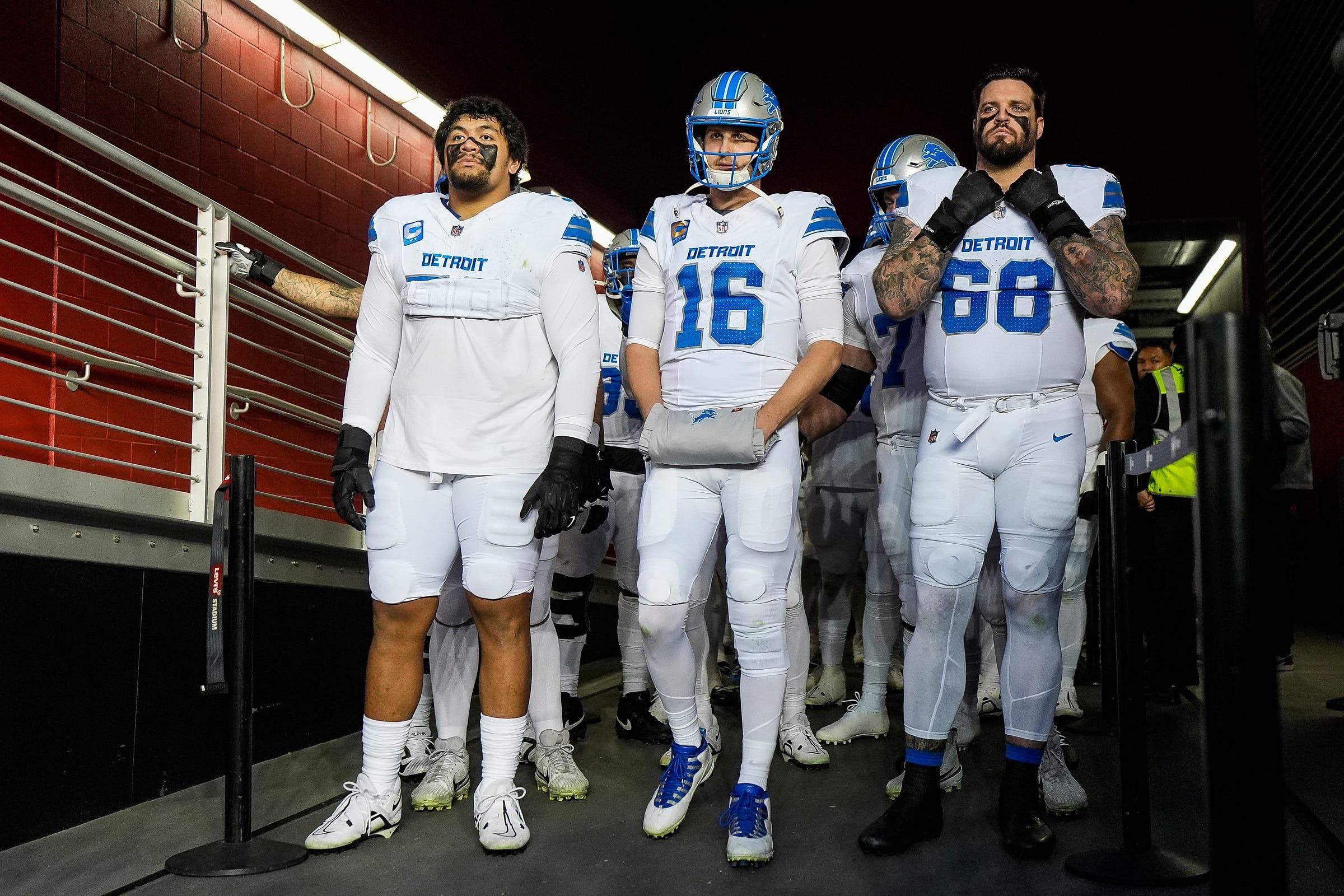 Jared Goff and the rest of the Detroit Lions get ready to leave the tunnel - Source: Imagn