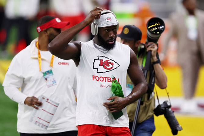 Charles Omenihu sends strong message after re-signing with Chiefs on 1-year deal