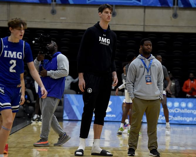 "Makes Shaq look tiny": Fans react as 7'9" Olivier Rioux effortlessly celebrates Gators' SEC championship win
