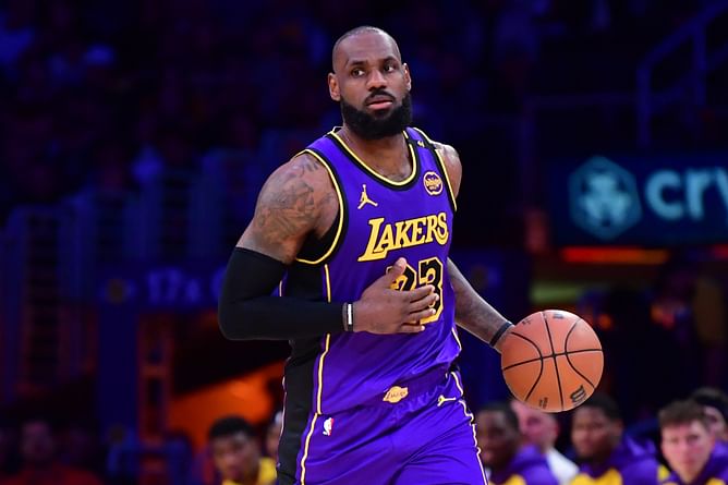 LeBron James drops 4-word reaction to hitting major milestone as 40 YO Lakers star