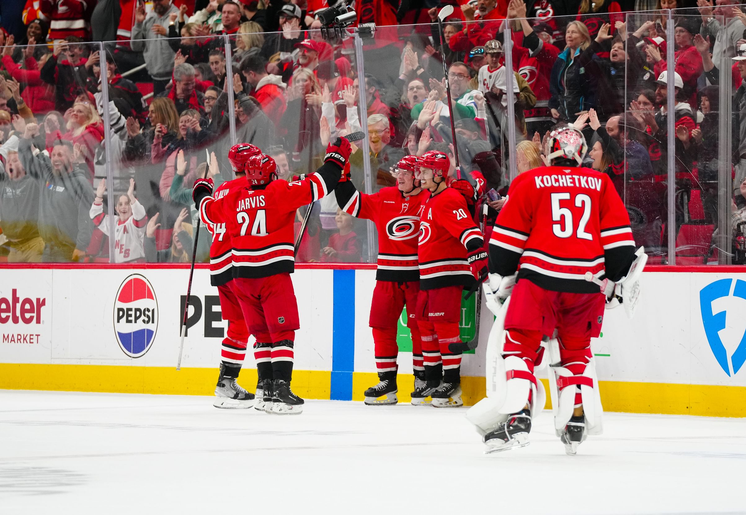 NHL: Calgary Flames at Carolina Hurricanes - Source: Imagn