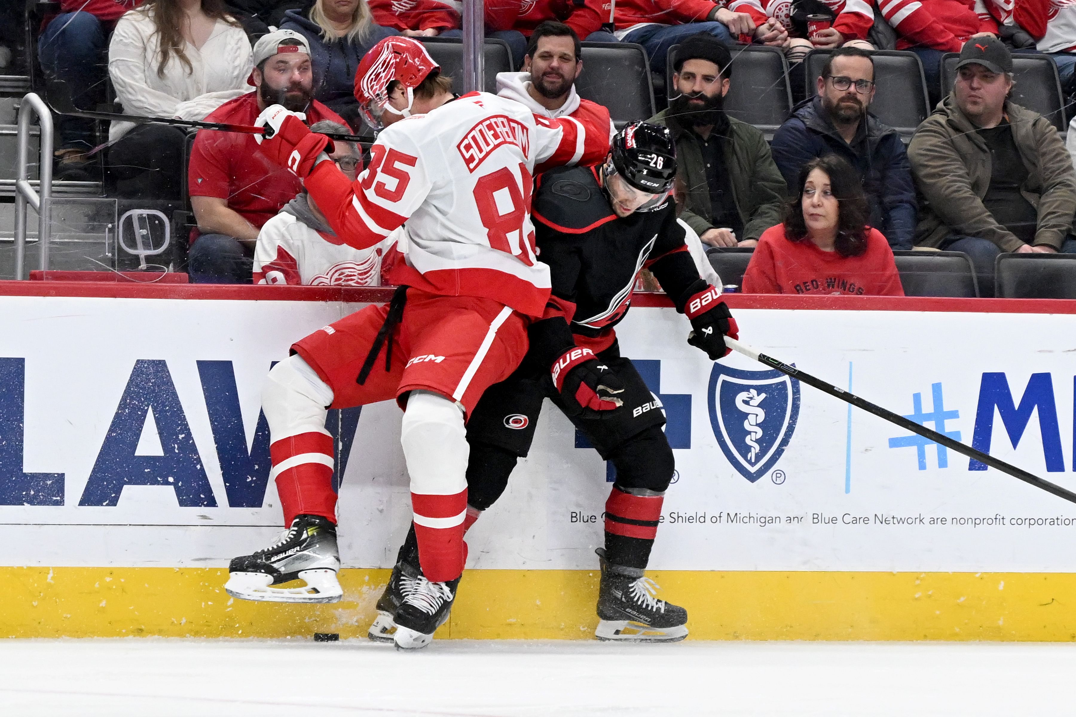 NHL: Carolina Hurricanes at Detroit Red Wings - Source: Imagn