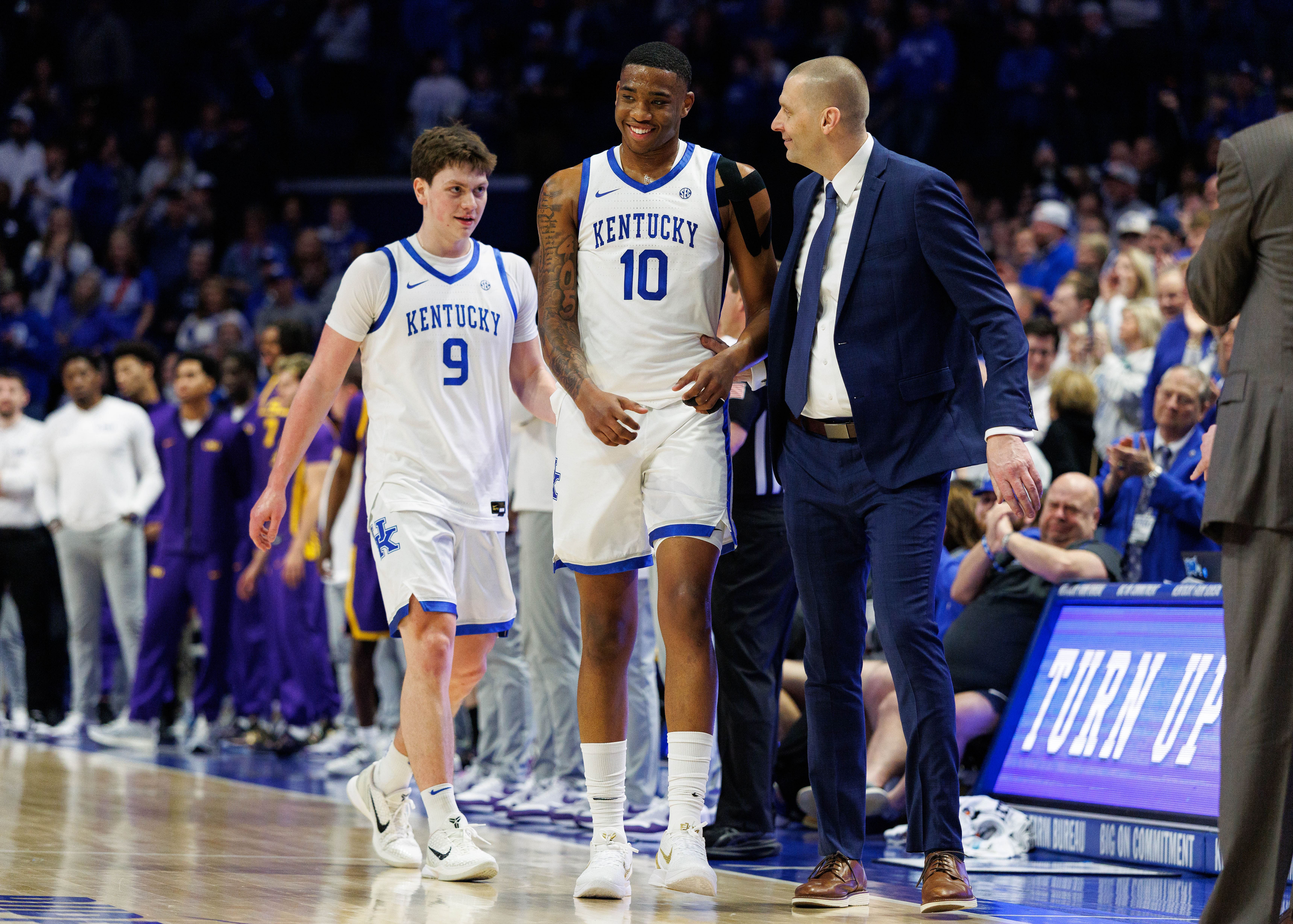 Kentucky Wildcats head coach Mark Pope talks with forward Brandon Garrison (10) as he exits the game during the second half LSU Tigers at Rupp Arena - Source: Imagn