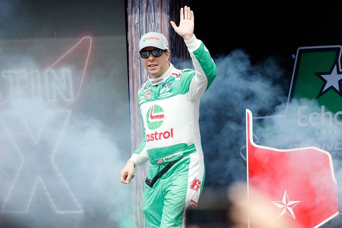 Brad Keselowski brings back his iconic outfit to “stay cool” in Phoenix after COTA mishap