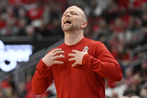 Louisville Cardinals head coach Pat Kelsey calls out instructions during the first half against the California Golden Bears at KFC Yum! Center. Photo: Imagn