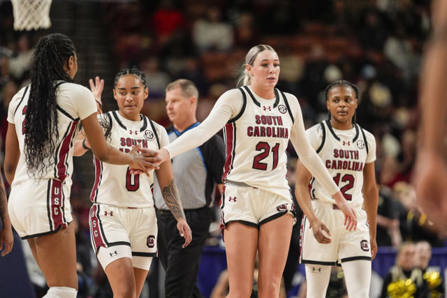 WATCH: South Carolina's Chloe Kitts & Tessa Johnson twin in latest