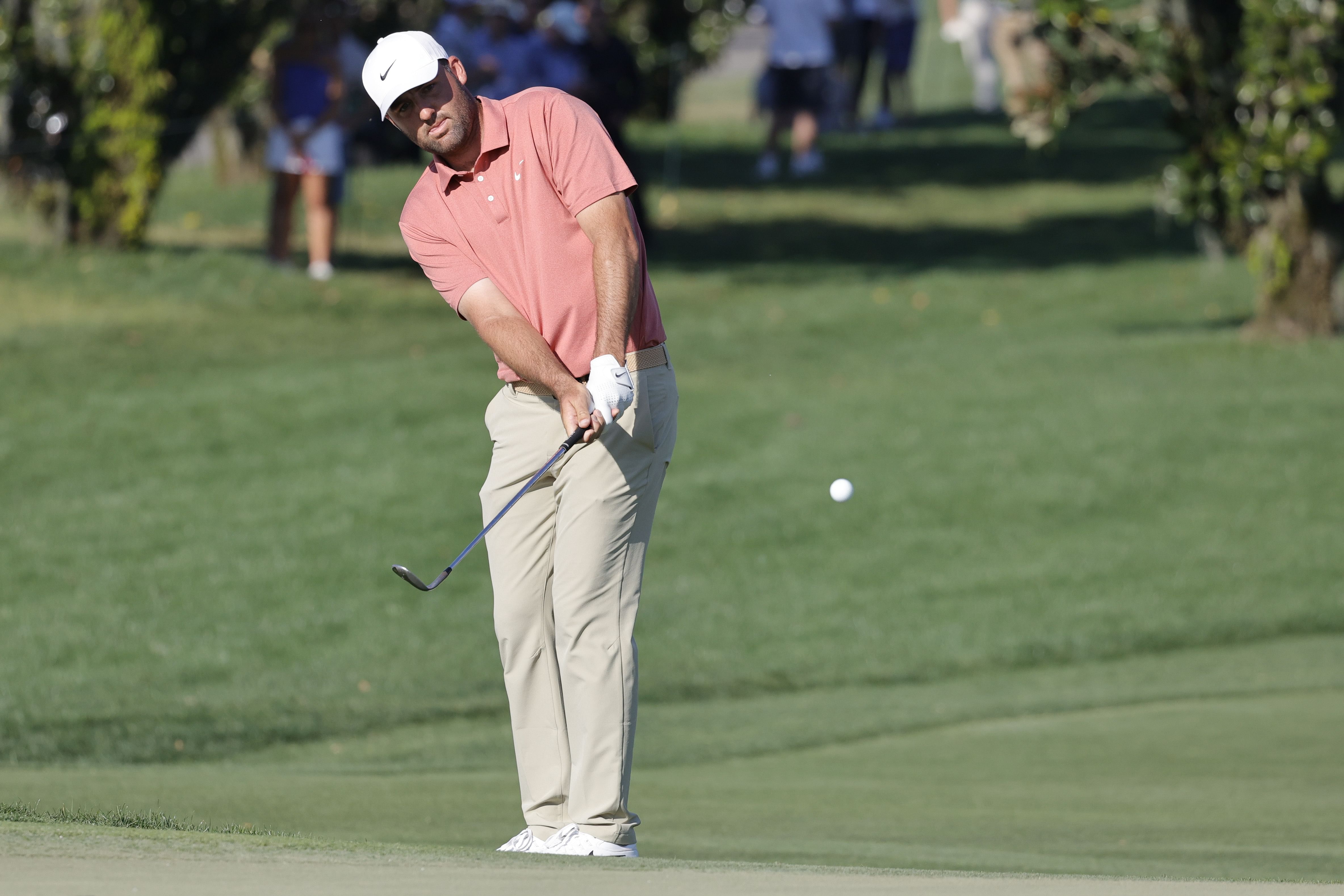 Scottie Scheffler chips onto the 15th green during the second round of the Arnold Palmer Invitational - Source: Imagn