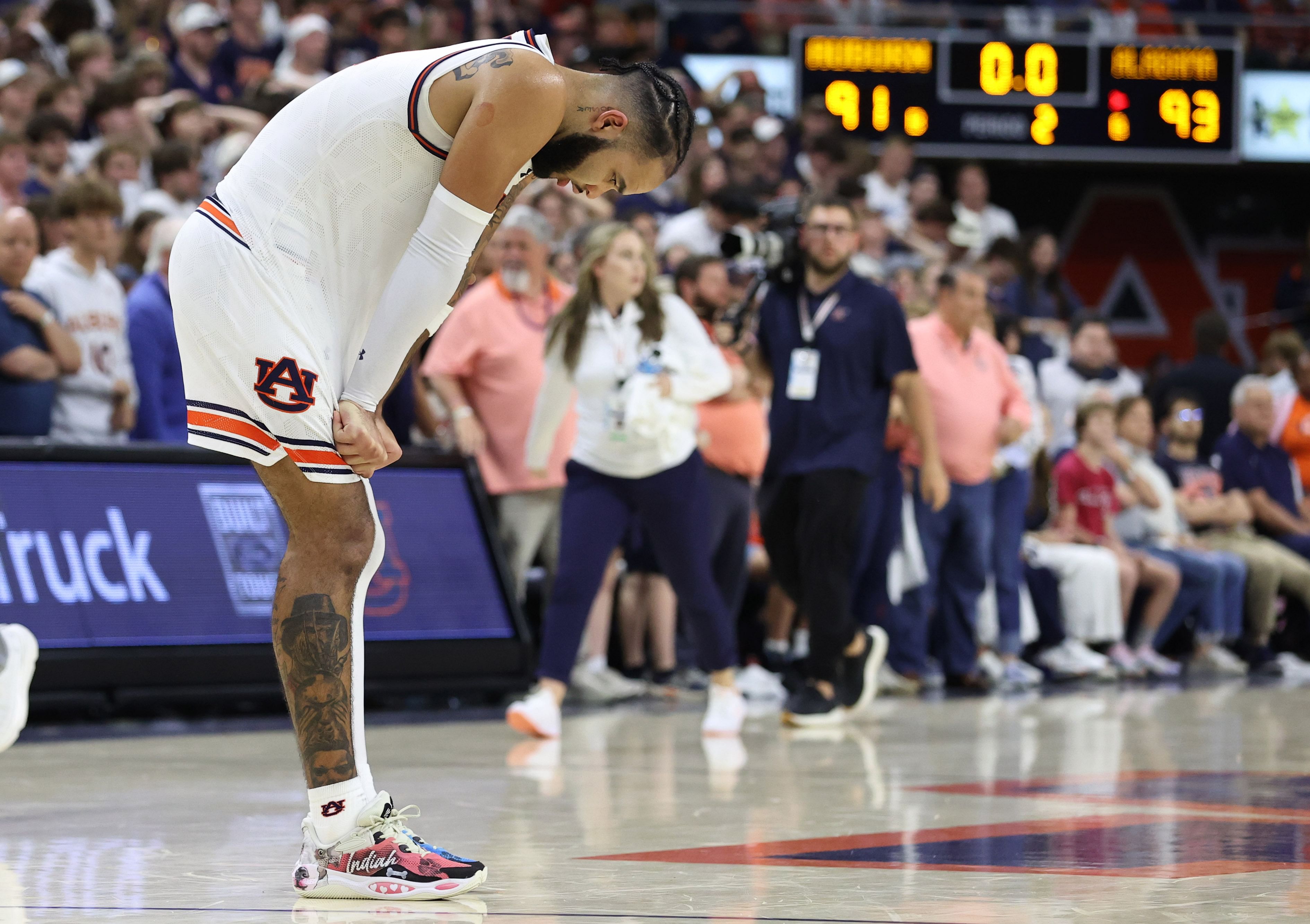 Auburn Tigers forward Johni Broome (#4) reacts after the Alabama Crimson Tide beat his team in overtime at Neville Arena. Photo: Imagn