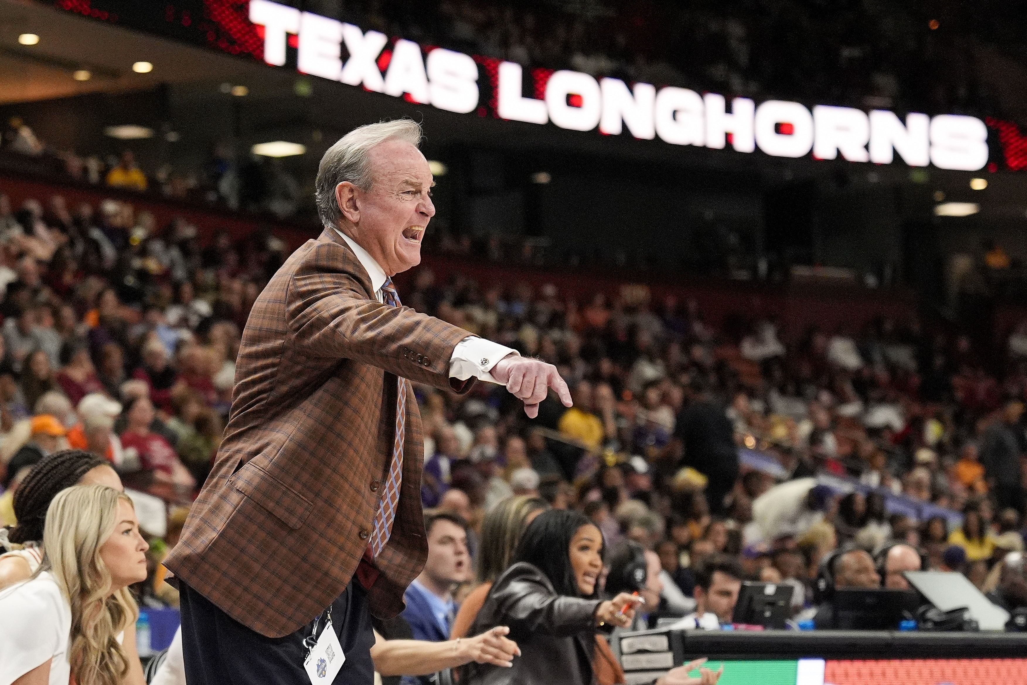 Vic Schaefer yells to his offense - Source: Imagn