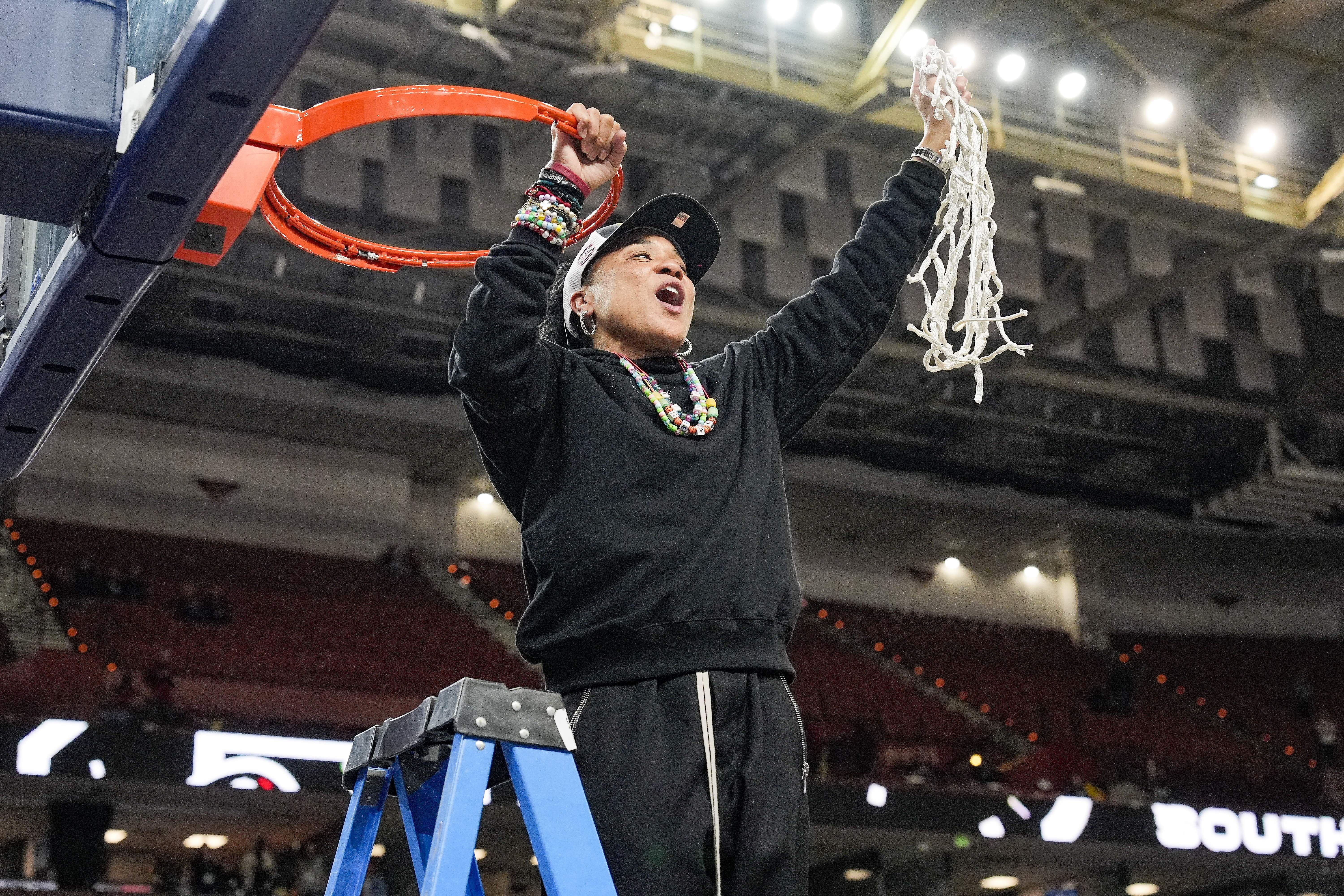 After cutting down some SEC Tournament nets, Dawn Staley and Carolina could move up in the AP poll. (Photo Credit: IMAGN)