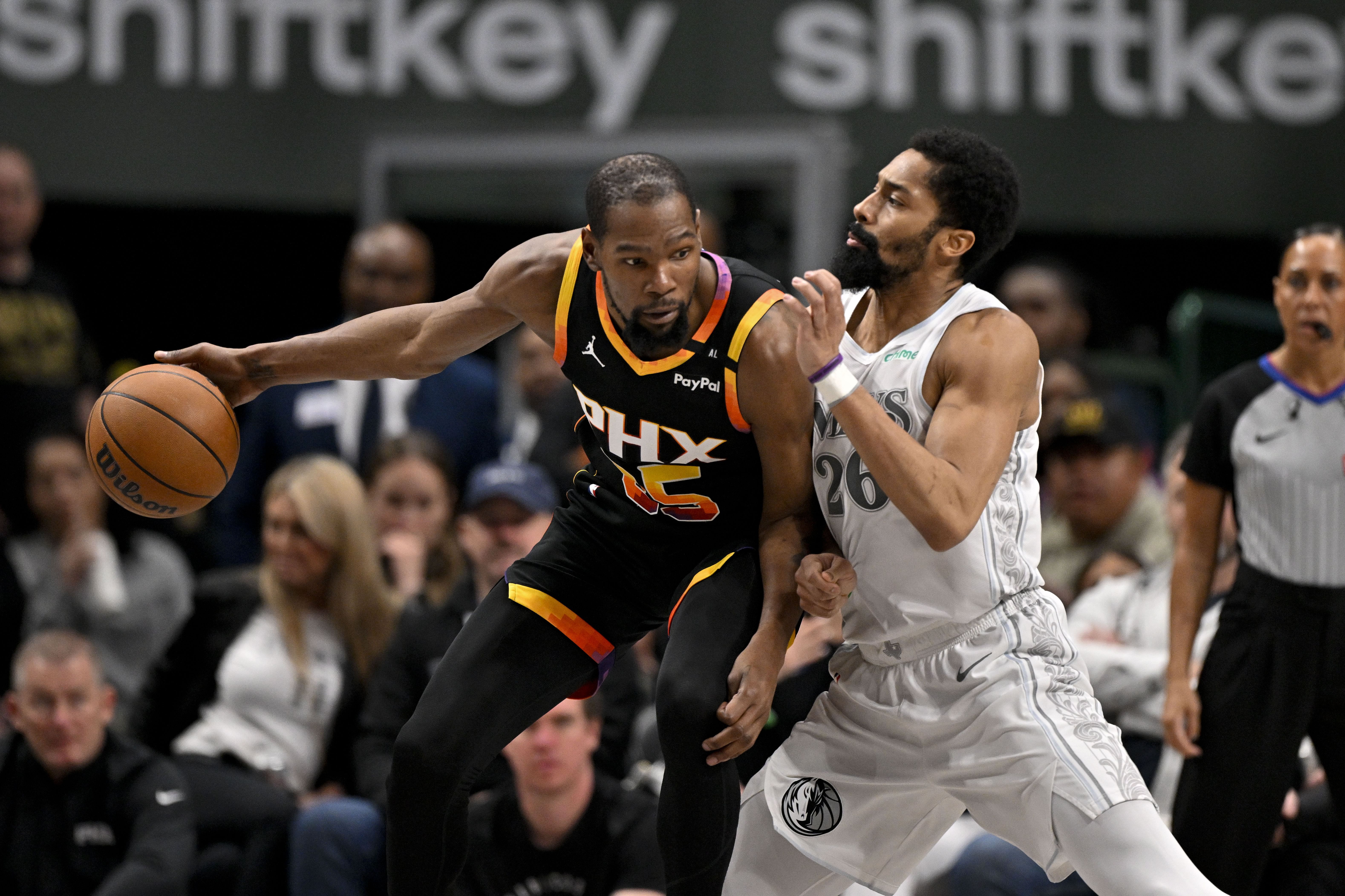 Kevin Durant (35) moves to the basket against Dallas Mavericks guard Spencer Dinwiddie (26) - Source: Imagn