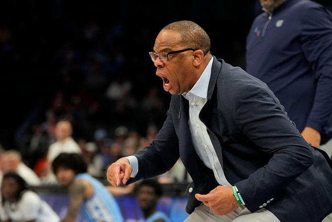 NCAAB analyst compares UNC Tar Heels' Hubert Davis' season to a "car accident"