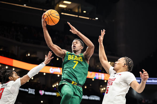 “Lightning in a bottle”: College hoops fans hail VJ Edgecombe as Baylor freshman flexes his athleticism vs Texas Tech