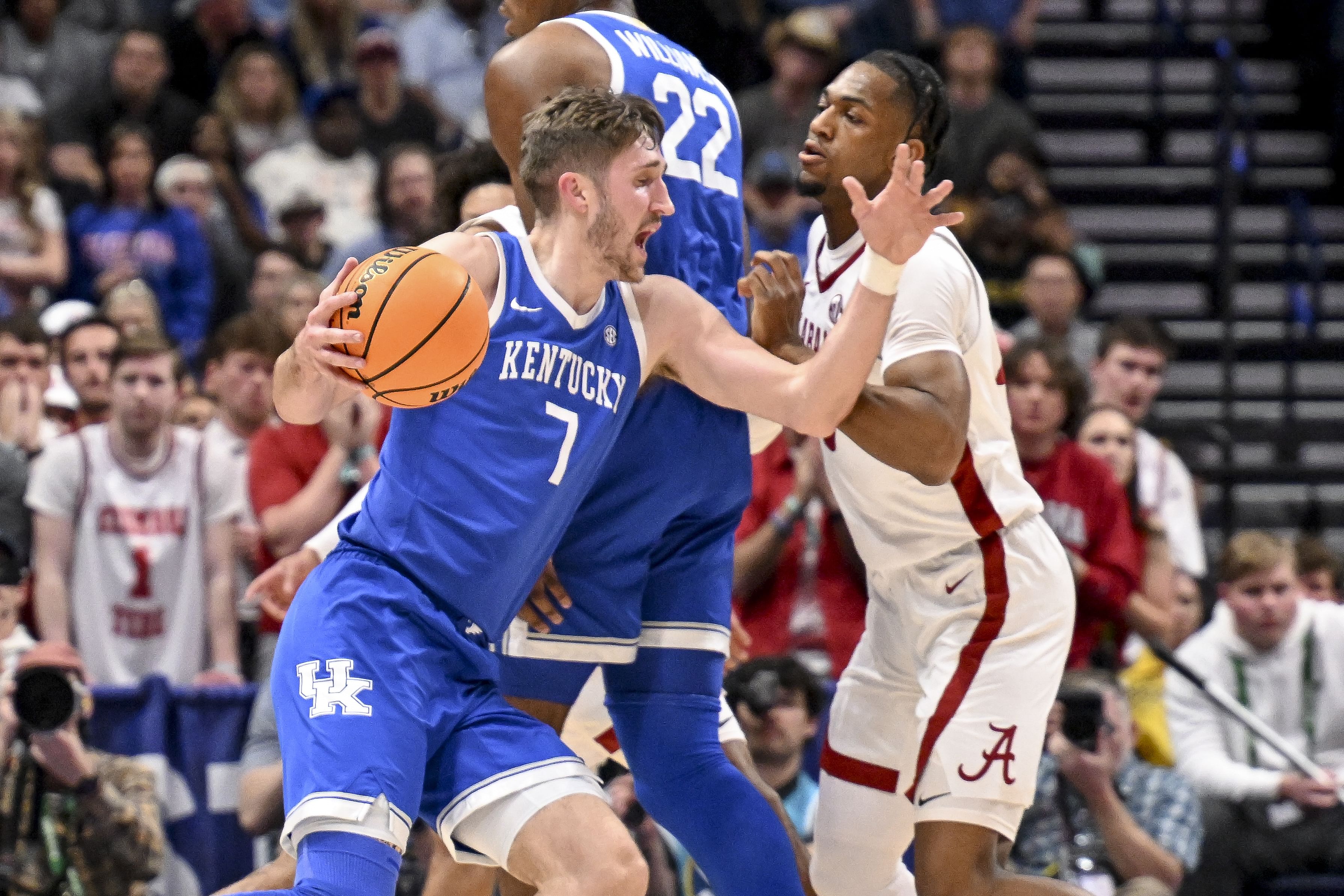 Kentucky Wildcats forward Andrew Carr (7) comes around a screen against the Alabama Crimson Tide during the first half at Bridgestone Arena. Photo: Imagn