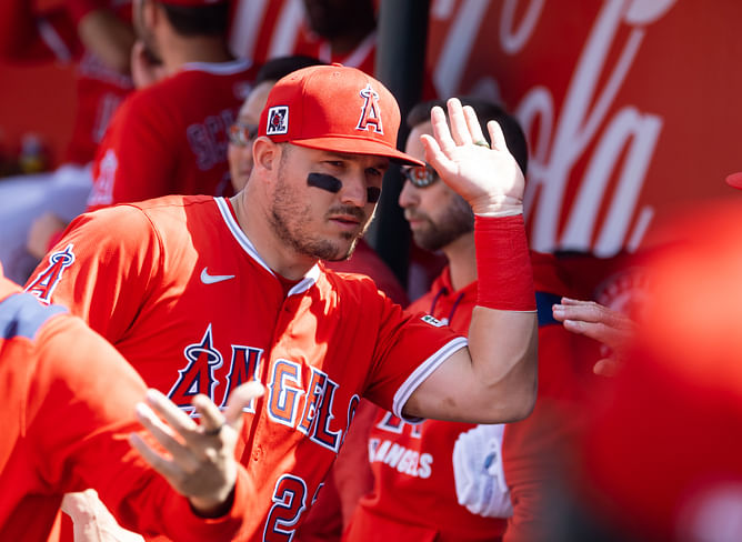 Mike Trout shares frame with Dodgers coach Dino Ebel's sons ahead of Freeway Series