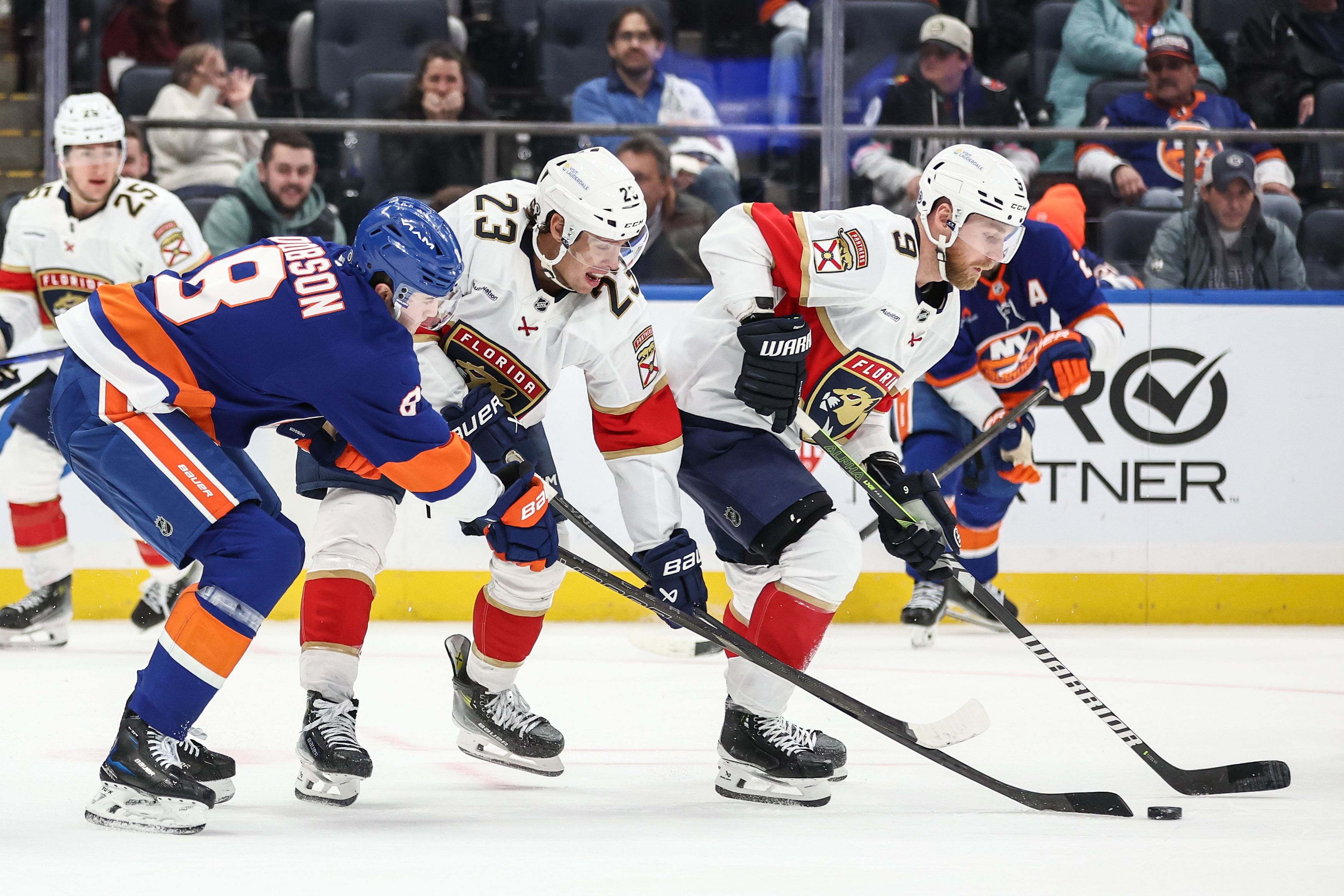 NHL: Florida Panthers at New York Islanders - Source: Imagn