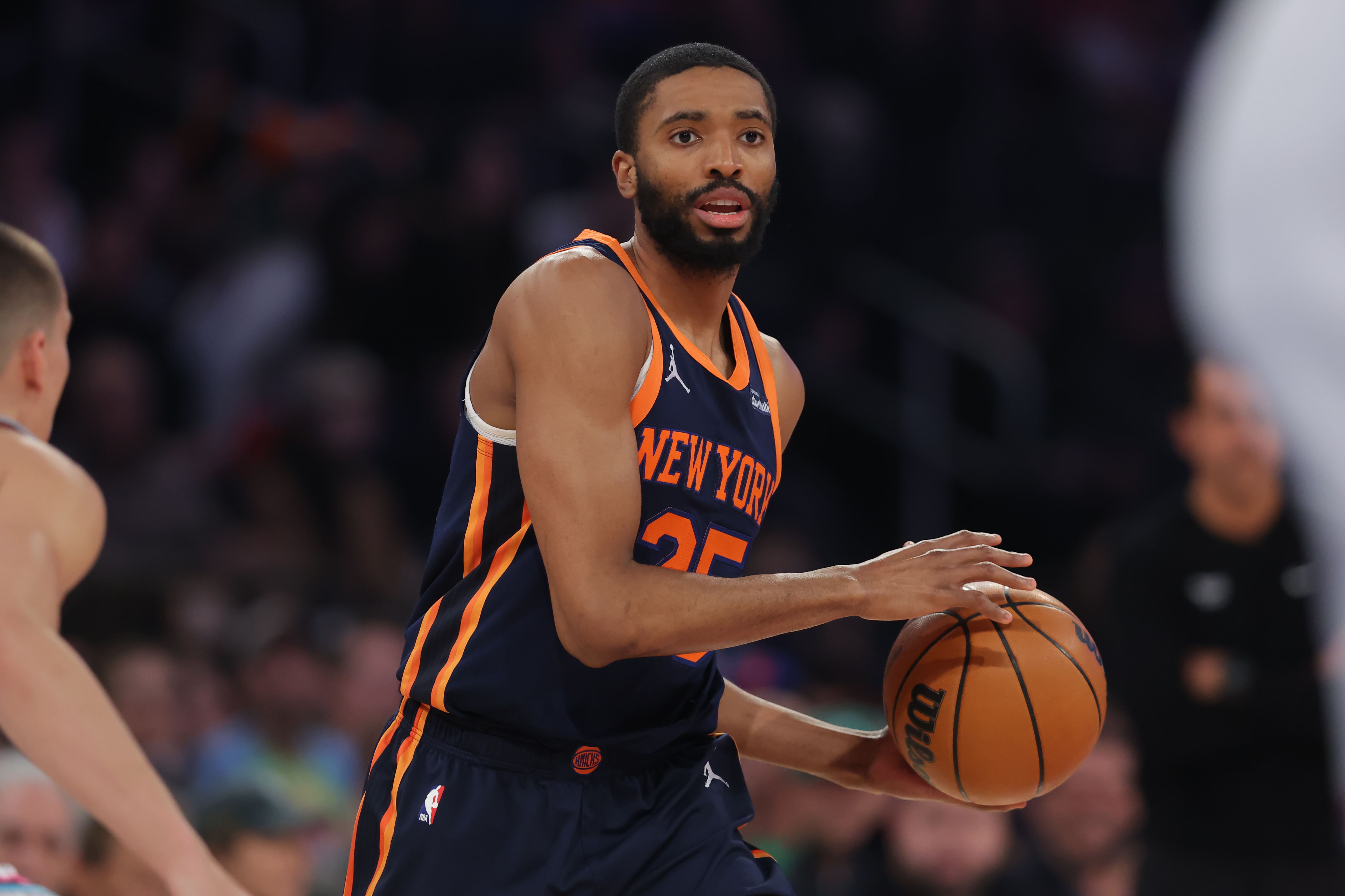 New York Knicks forward Mikal Bridges looks to pass the ball against the Miami Heat at Madison Square Garden. Photo Credit: Imagn