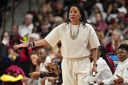 "It is chaos": Dawn Staley compares South Carolina locker room to a baby daycare, lauds Te-Hina Paopao for stepping up as the calming voice