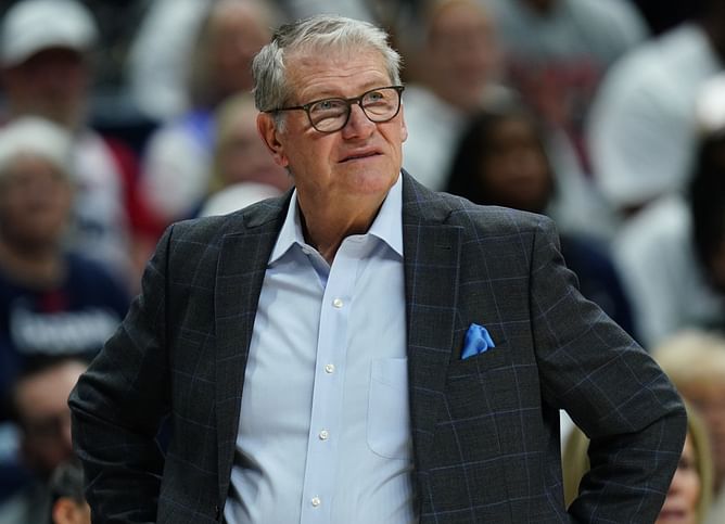 Geno Auriemma cuts off post-game interview to watch JuJu Watkins vs Mississippi State