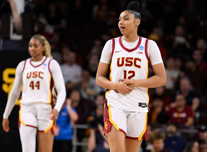 USC star JuJu Watkins drops 2-word reaction to adorable young fans repping her No. 12 jersey