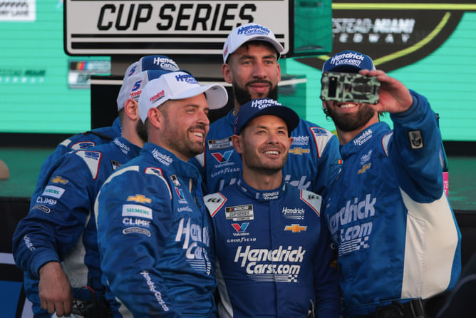 “10 wins season aren’t gonna happen”: NASCAR insiders debate over Kyle Larson’s career trajectory like Jeff Gordon and Jimmie Johnson