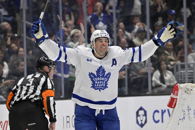NHL insider opines on John Tavares’ possible contract extension terms with Toronto Maple Leafs