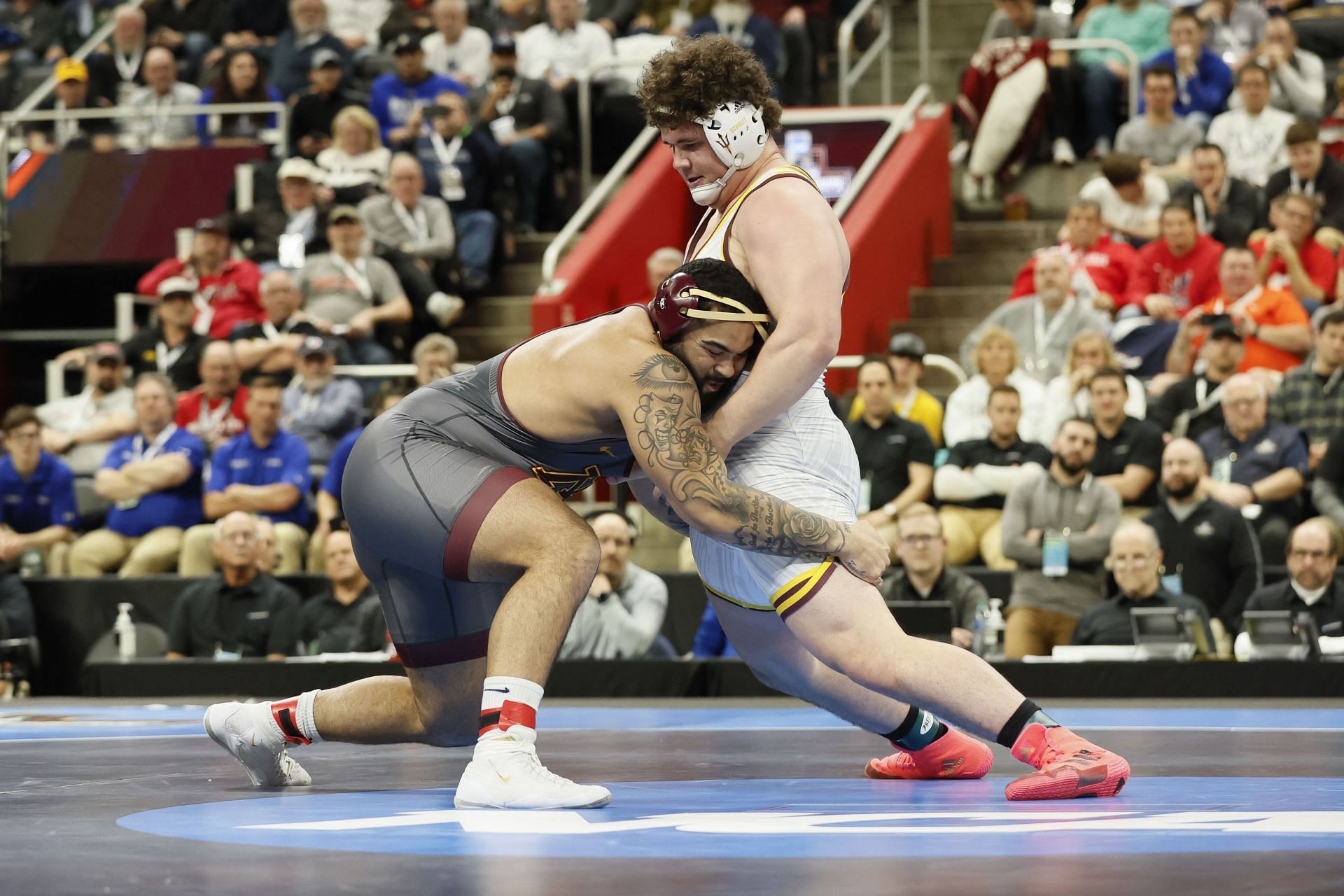 Steveson (L) competing for Minnesota Golden Gophers at the 2022 NCAA Wrestling Championships (Image via: Getty Images)