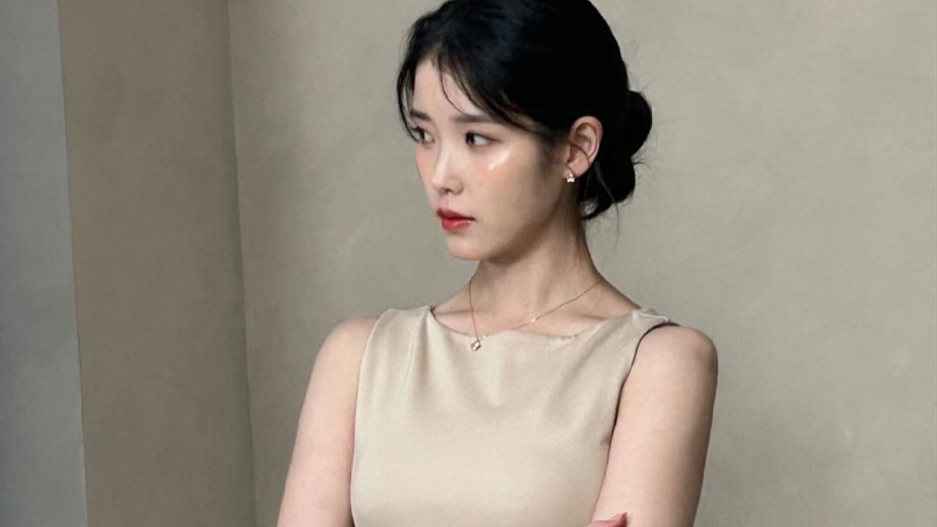 IU (Image via Instagram/@dlwlrma)