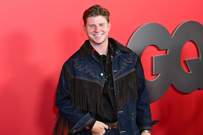 Hunter Woodhall shares update following appendix diagnosis while visiting his father after open-heart surgery