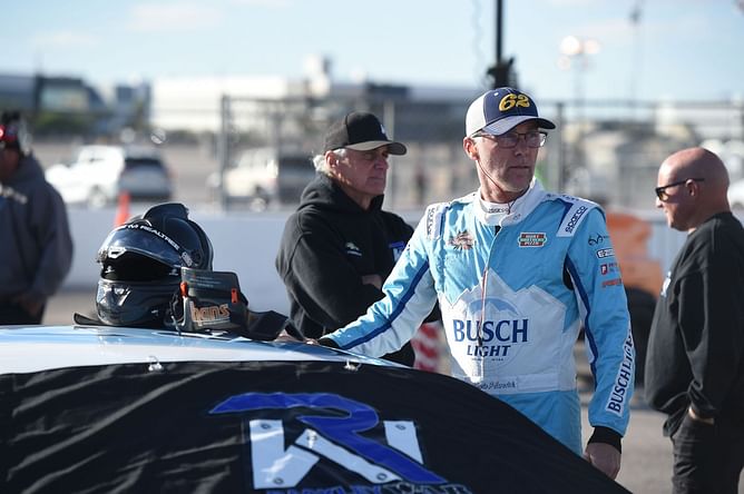 “Mike Helton used to be iron fist”: Kevin Harvick sounds off in his verdict on NASCAR’s ‘sloppy’ officiating