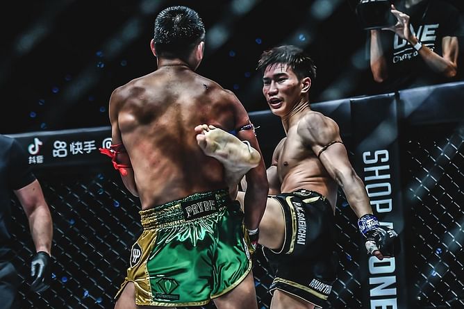 WATCH: Tawanchai PK Saenchai breaks through the glass ceiling in world title win over Petchmorakot in Singapore