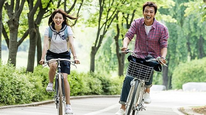 Park Shin-hye and Kim Rae-won's The Doctors regains popularity after 9 years of release, tops charts after Netflix release