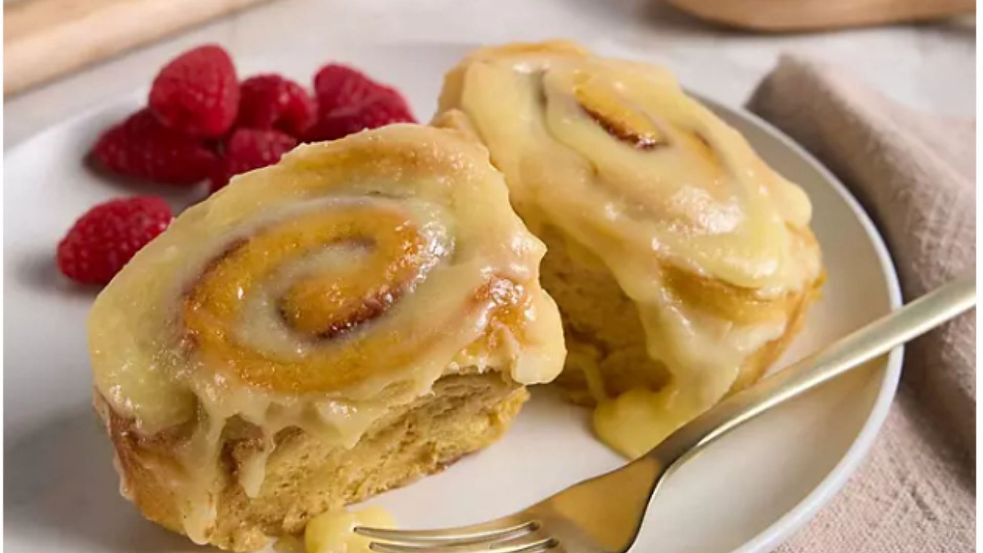 Member&rsquo;s Mark Iced Cinnamon Rolls (Image via Sam&#039;s Club)