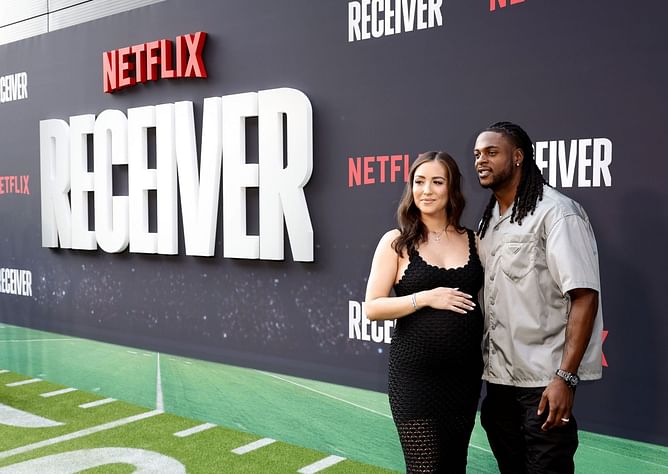 IN PHOTOS: Davante Adams enjoys pool time with wife Devanne and kids in Cabo