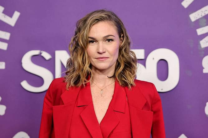 "When I see an opportunity to make a film better, I take it" - Harvey Weinstein responds to Julia Stiles feeling "slimy" in 'Down to You' dance scene