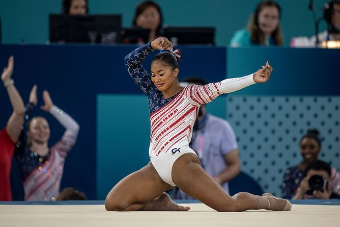 "I was lowkey scared" - Jordan Chiles breaks down in tears as she opens up about her mother's call after athlete's memoir receives major honor
