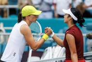 Swiatek (L) pictured with Eala at the 205 Miami Open - Image Source: Getty