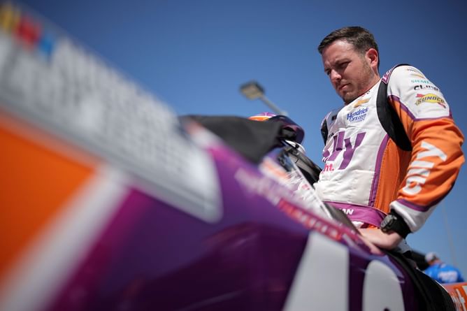Hendrick Motorsports drops 1-word judgement on Alex Bowman’s final lap heartbreak in Phoenix Xfinity Series race