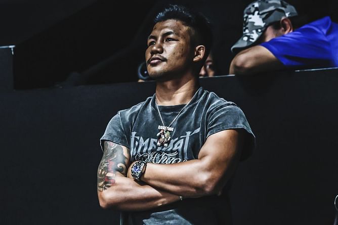 WATCH: Rodtang Jitmuangnon goes through all the stress watching Takeru Segawa's brawl against Thant Zin in Bangkok