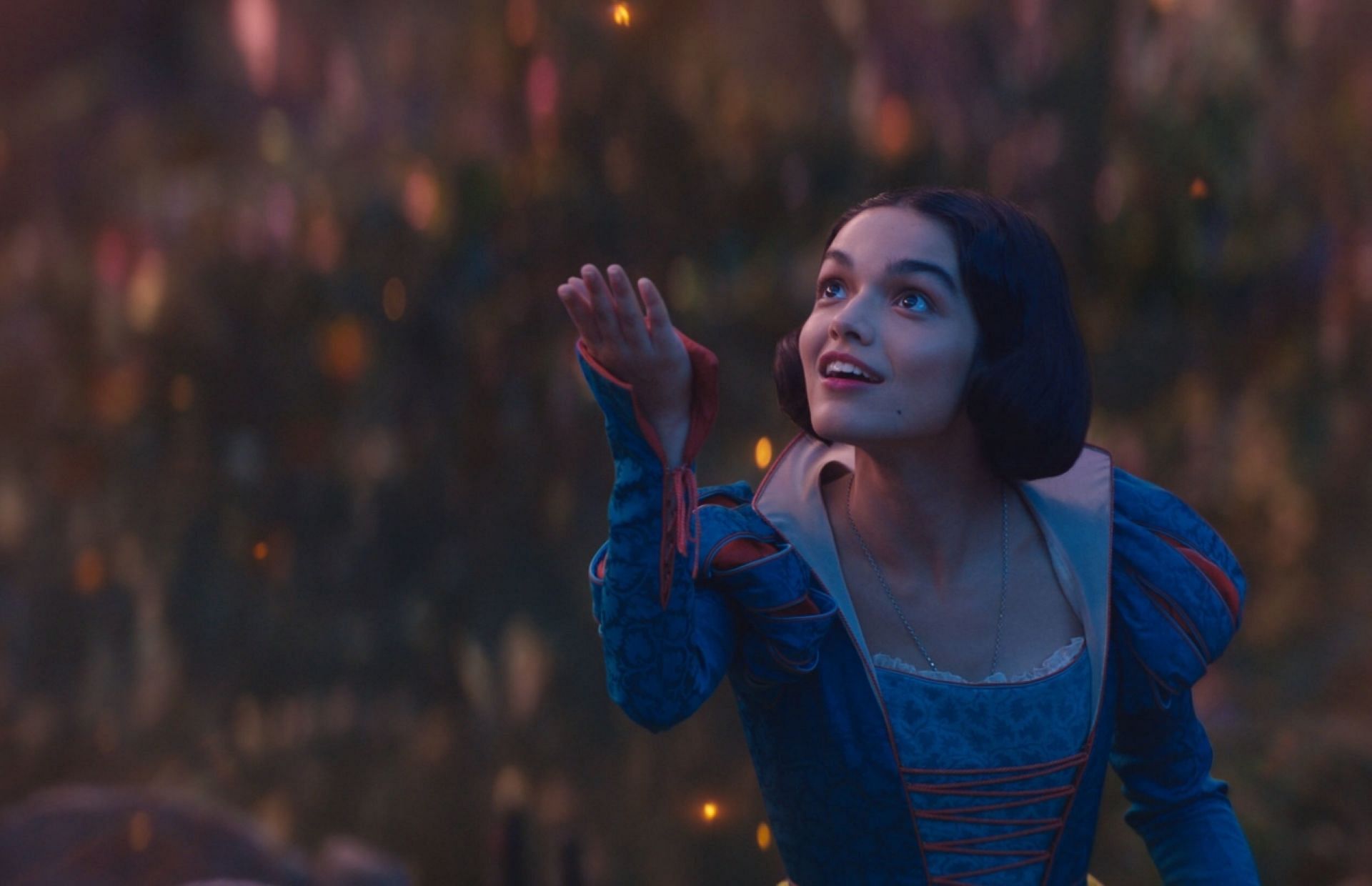 Rachel Zegler in and as Snow White (Image via Disney)