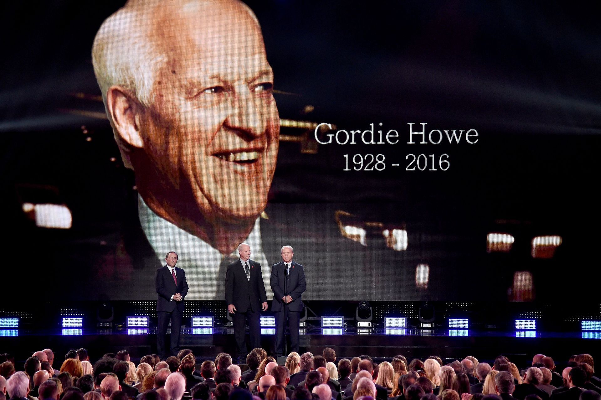 Gordie Howe played 26 seasons overall (Imagn)