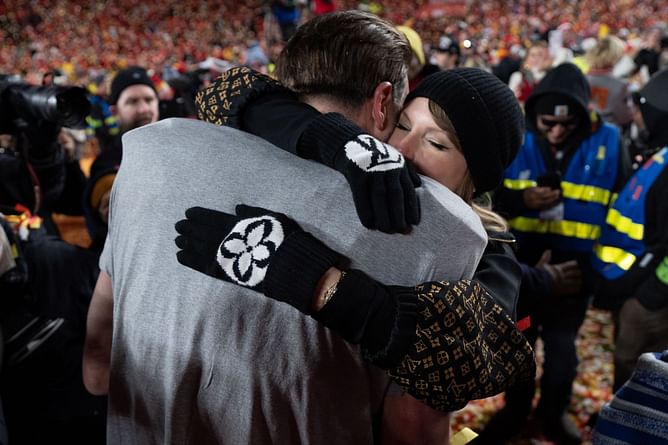 "Maid of honor in waiting" - Taylor Swift fans react as Travis Kelce's GF makes IG comeback to hype up Selena Gomez's album